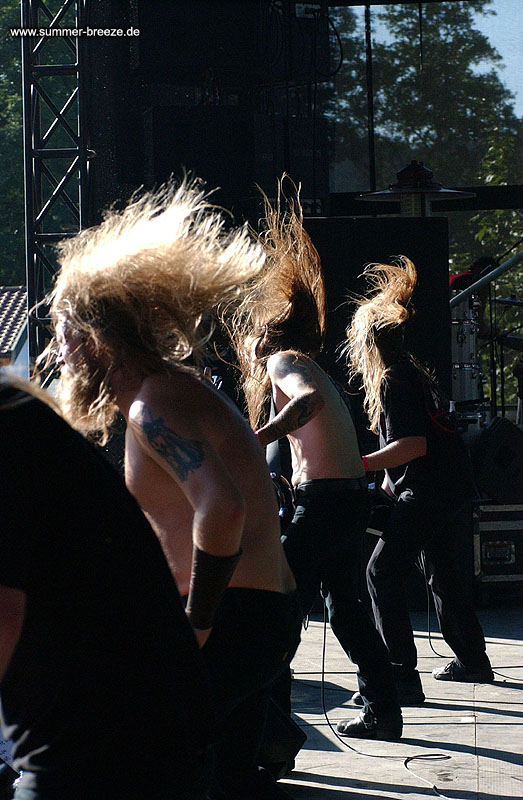 Bild der Band Amon Amarth beim Live-Auftritt.